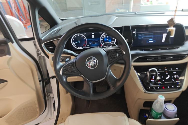 Used Buick GL8 2022 ES Land Cruiser 653T Luxury Model Steering Wheel