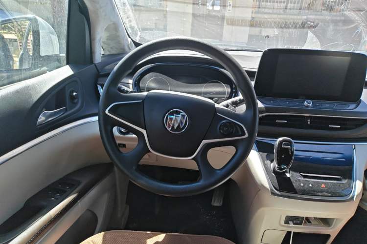 Used Buick GL8 2022 Land Cruiser Executive Class 652T Comfort Model Steering Wheel