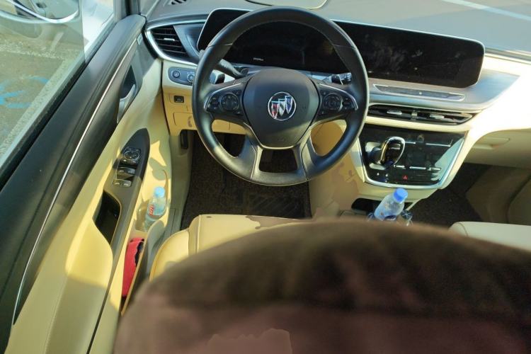 Used Buick GL8 2022 ES Land Cruiser 653T Luxury Model Steering Wheel