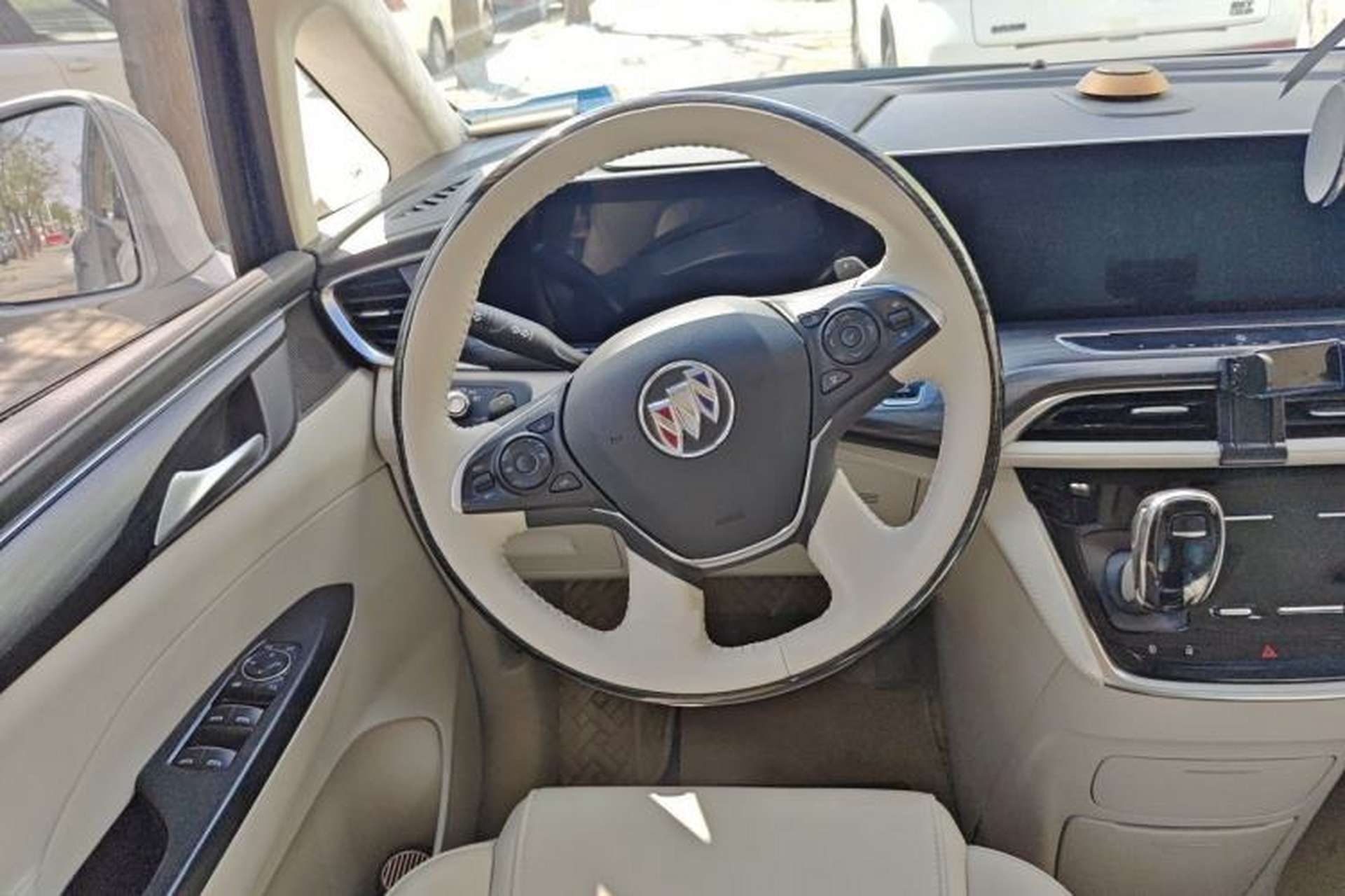 Used Buick GL8 2022 ES Landtrek 653T Comfort Edition Steering Wheel