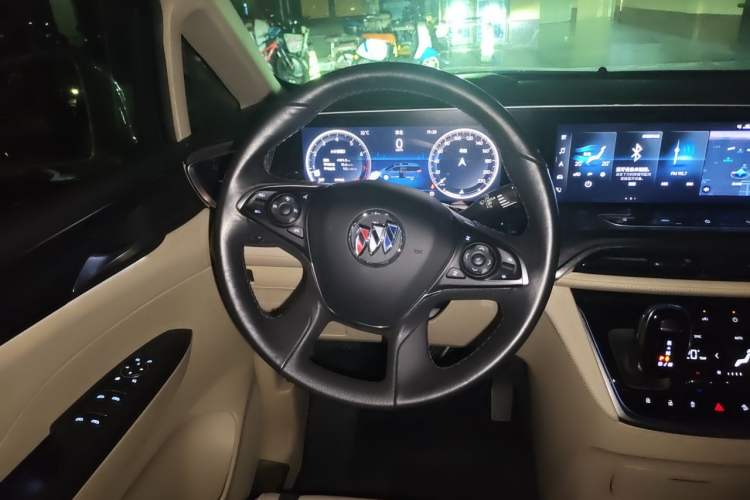 Used Buick GL8 2022 ES Land Cruiser 653T Luxury Model Steering Wheel