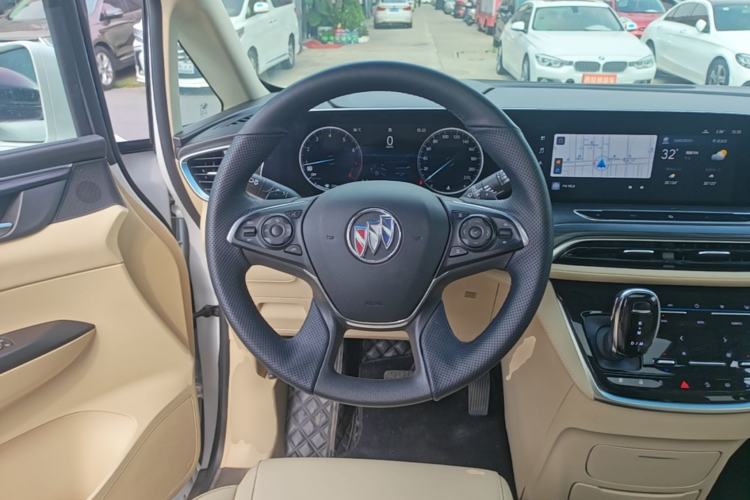 Used Buick GL8 2022 ES Land Cruiser 653T Luxury Model Steering Wheel
