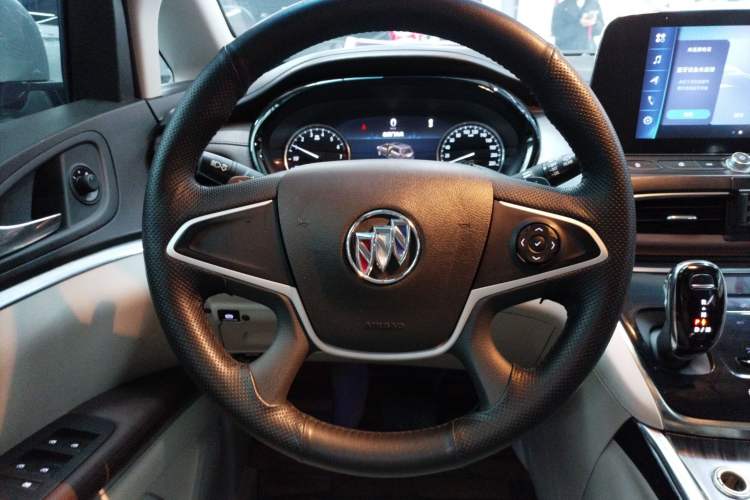 Used Buick GL8 2022 Land Cruiser Executive Class 652T Comfort Model Steering Wheel