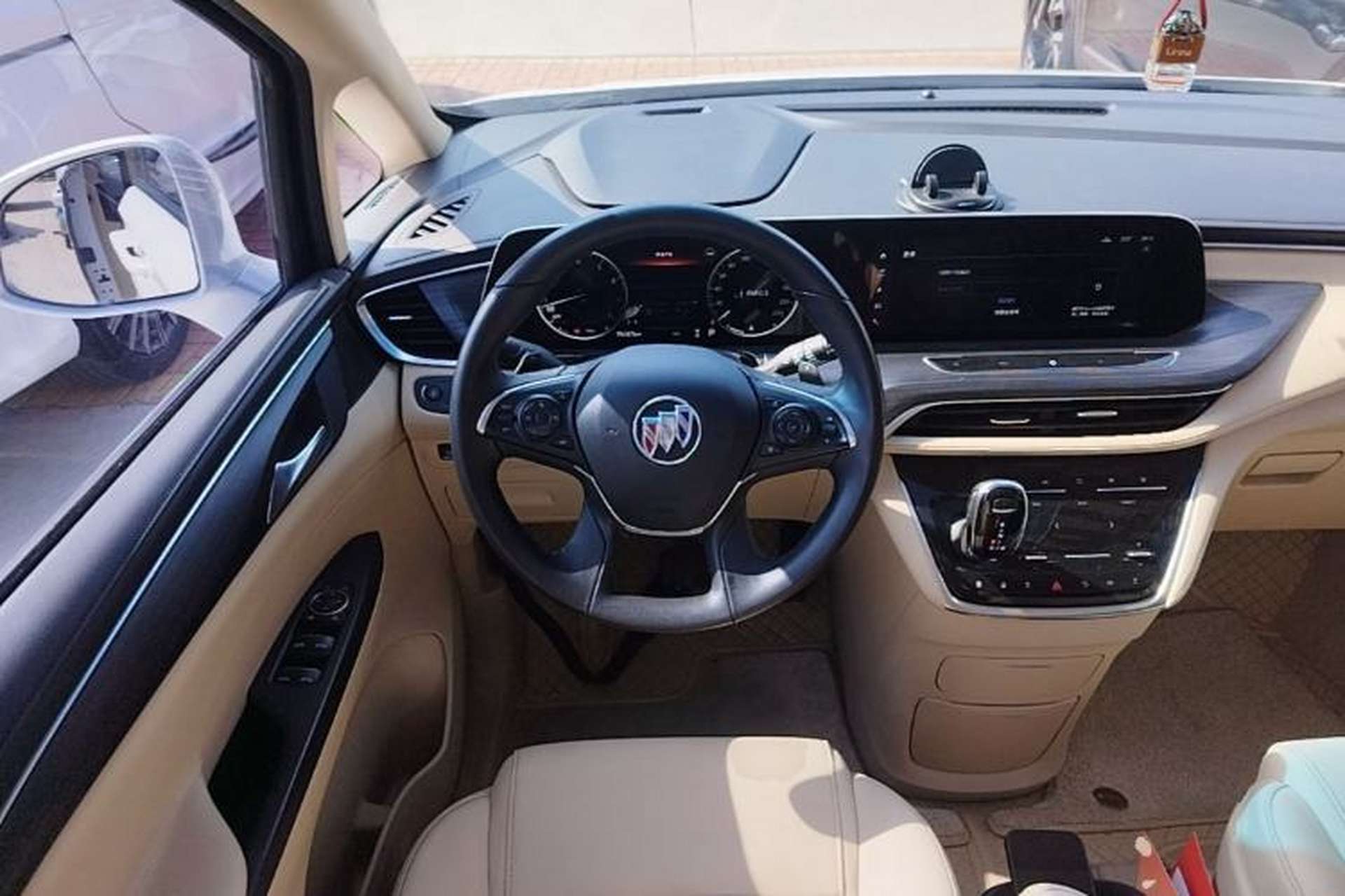 Used Buick GL8 2022 ES Landtrek 653T Luxury Edition Steering Wheel