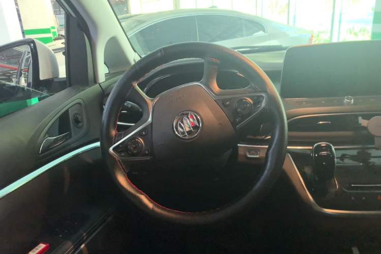 Used Buick GL8 2022 Land Business Class 652T Luxury Model Steering Wheel