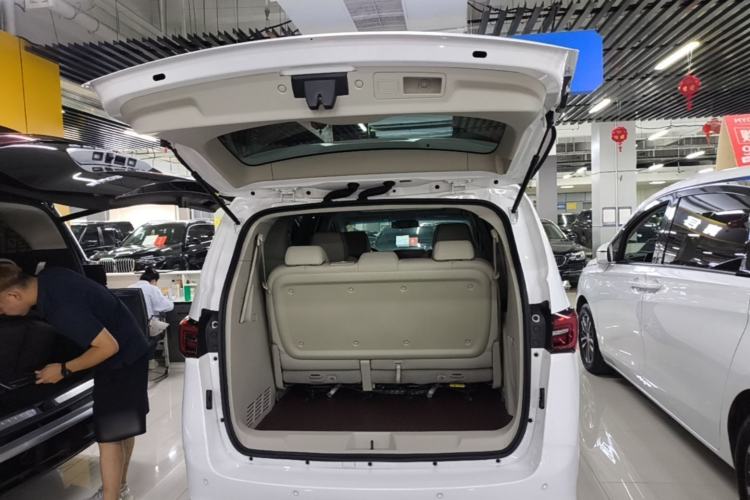 Used Buick GL8 2022 Land Business Class 652T Luxury Model Trunk