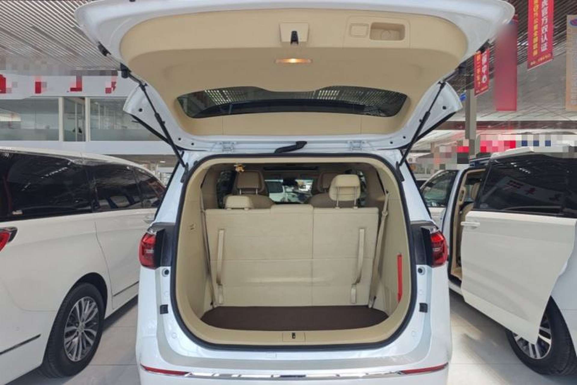 Used Buick GL8 2022 ES Landtrek 653T Luxury Edition Trunk