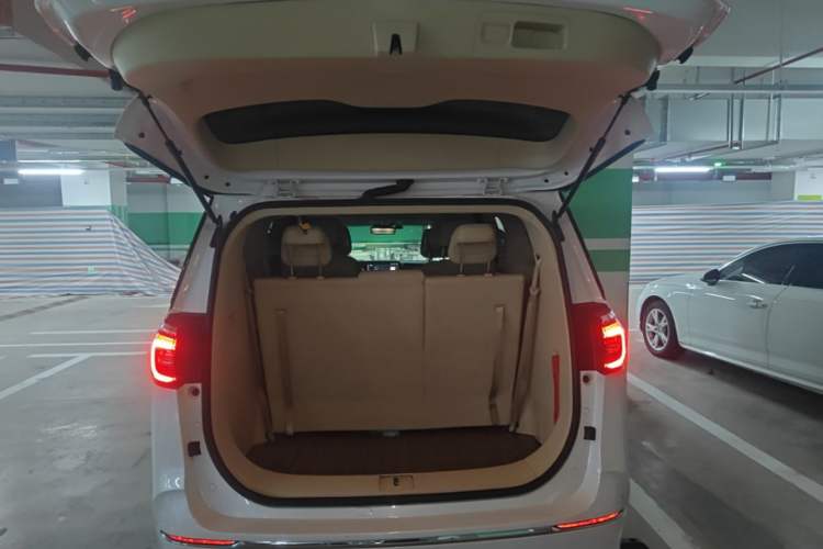 Used Buick GL8 2022 ES Landtrek 653T Luxury Edition Trunk
