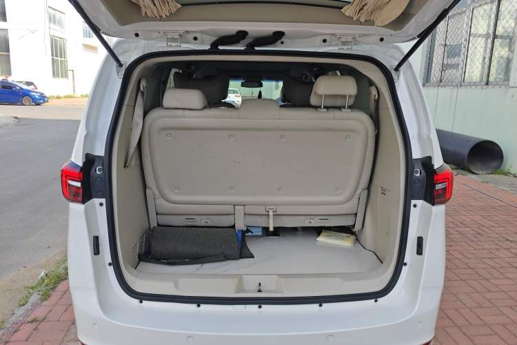 Used Buick GL8 2022 Land Business Class 652T Luxury Model Trunk