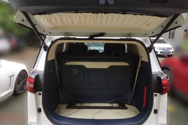 Used Buick GL8 2022 ES Landtrek 653T Luxury Edition Trunk