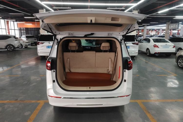Used Buick GL8 2022 ES Landtrek 653T Luxury Edition Trunk