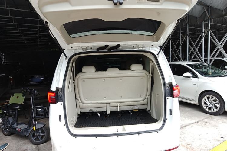 Used Buick GL8 2022 Land Business Class 652T Luxury Model Trunk
