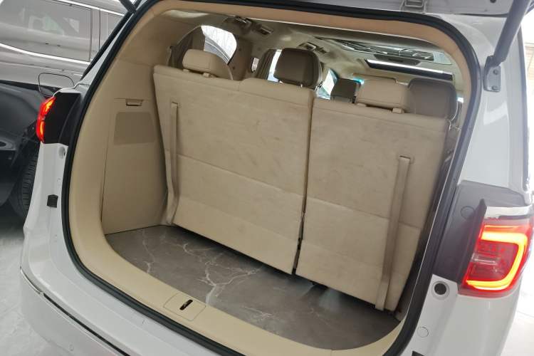 Used Buick GL8 2022 ES Landtrek 653T Luxury Edition Trunk