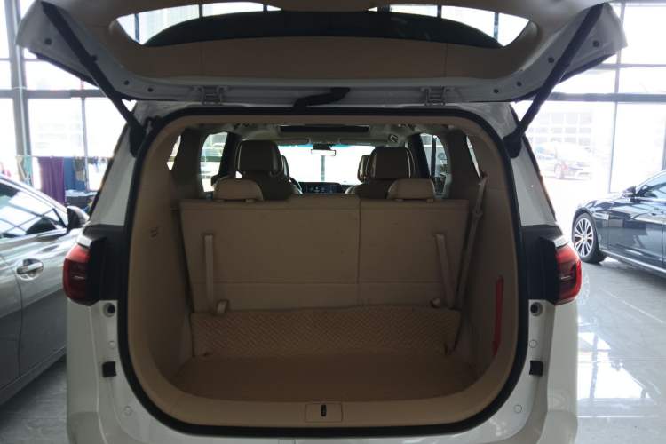 Used Buick GL8 2022 ES Landtrek 653T Luxury Edition Trunk