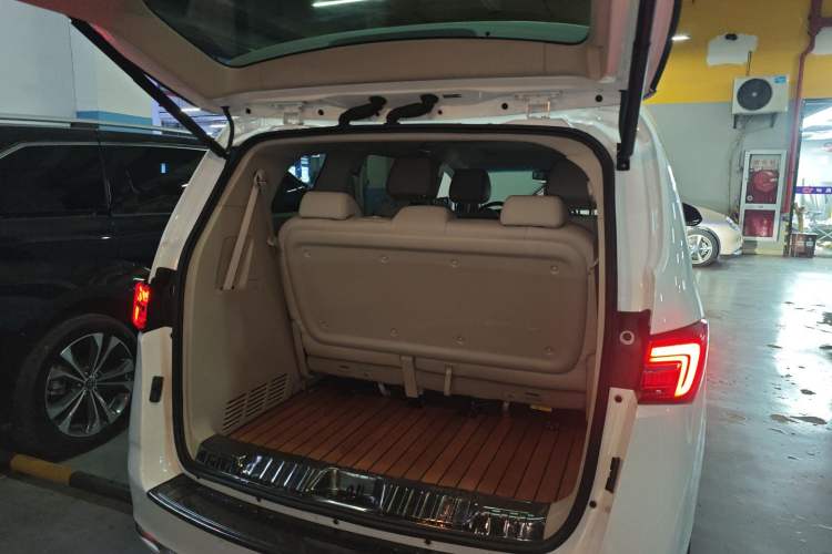 Used Buick GL8 2022 Land Business Class 652T Luxury Model Trunk