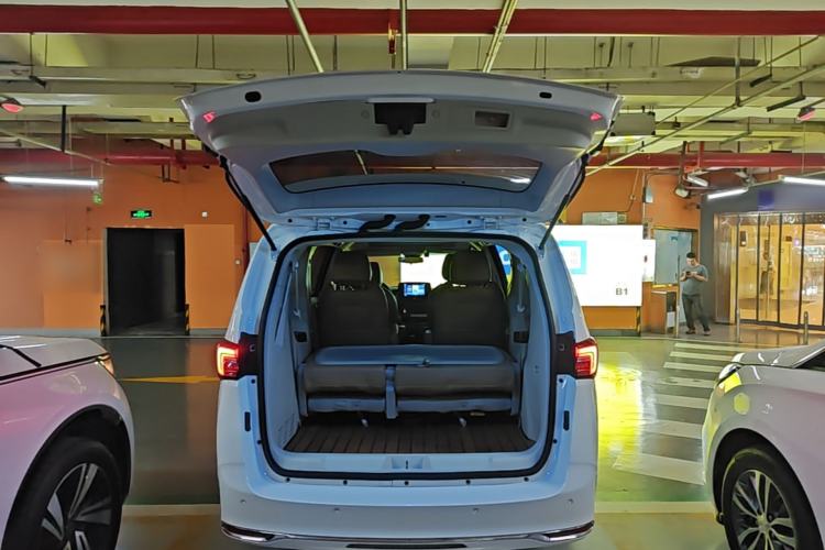 Used Buick GL8 2022 Land Cruiser Executive Class 652T Comfort Model Trunk