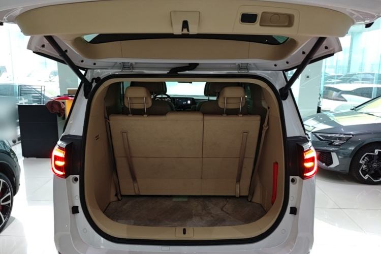 Used Buick GL8 2022 ES Landtrek 653T Luxury Edition Trunk