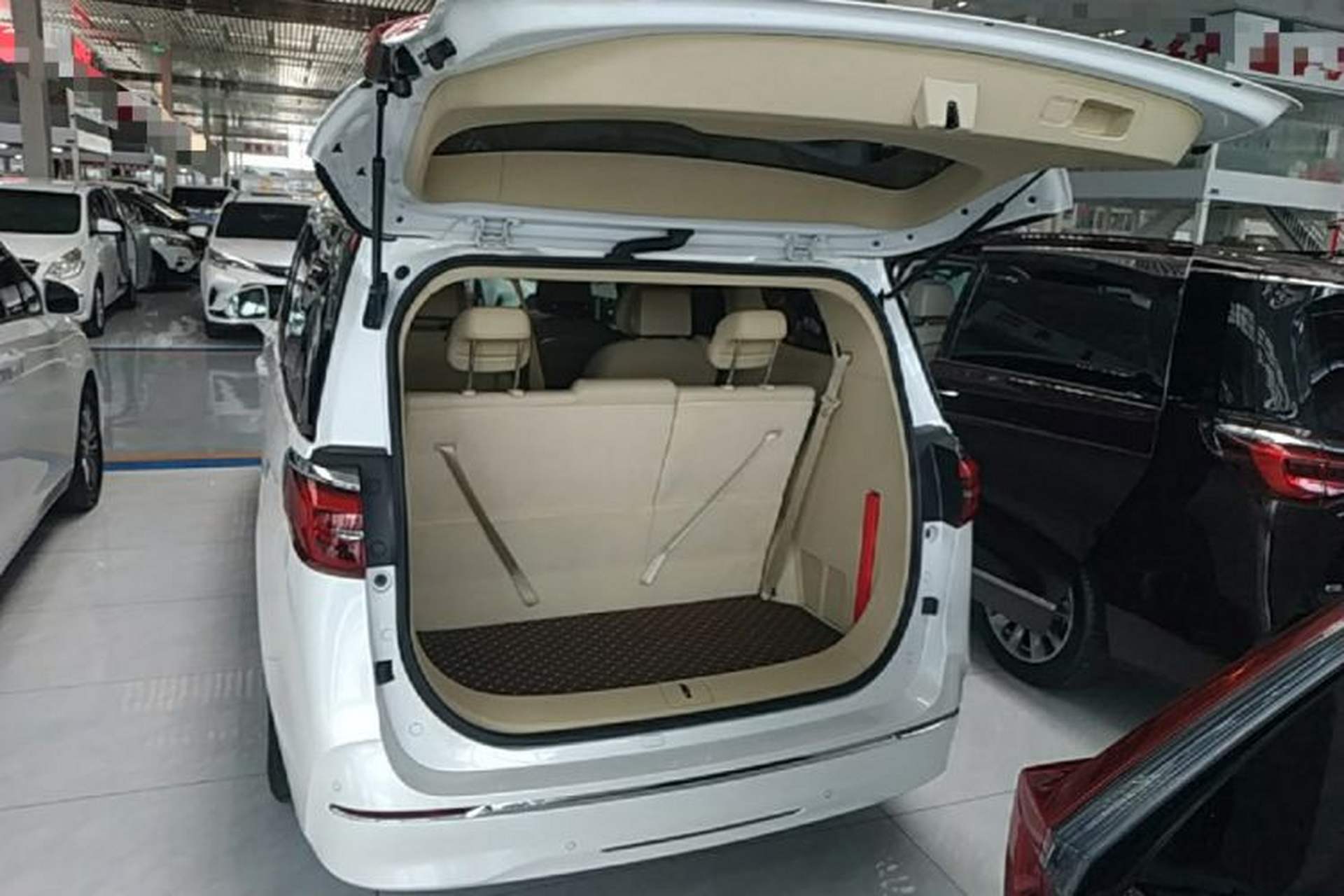 Used Buick GL8 2022 ES Landtrek 653T Luxury Edition Trunk