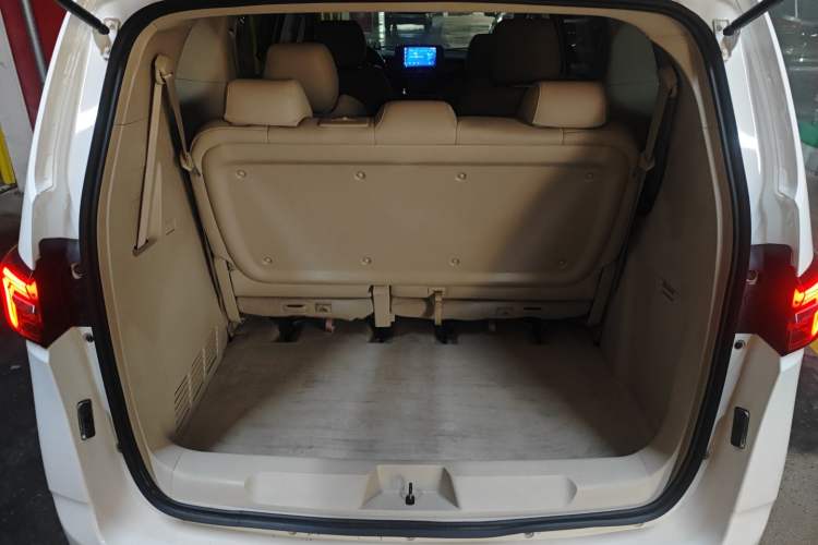Used Buick GL8 2022 Land Cruiser Executive Class 652T Comfort Model Trunk
