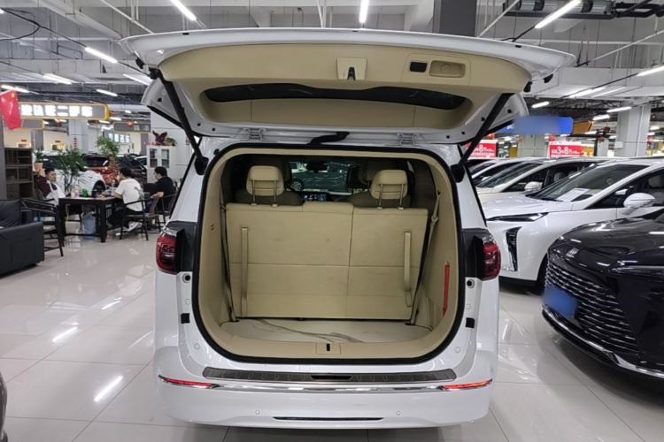 Used Buick GL8 2022 ES Landtrek 653T Luxury Edition Trunk