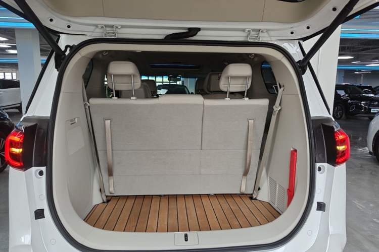 Used Buick GL8 2022 ES Landtrek 653T Comfort Edition Trunk