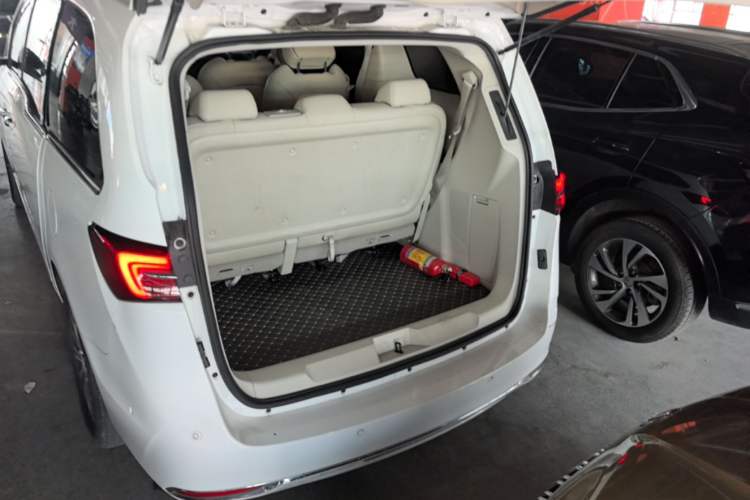 Used Buick GL8 2022 Land Executive Class 652T Prestige Model Trunk