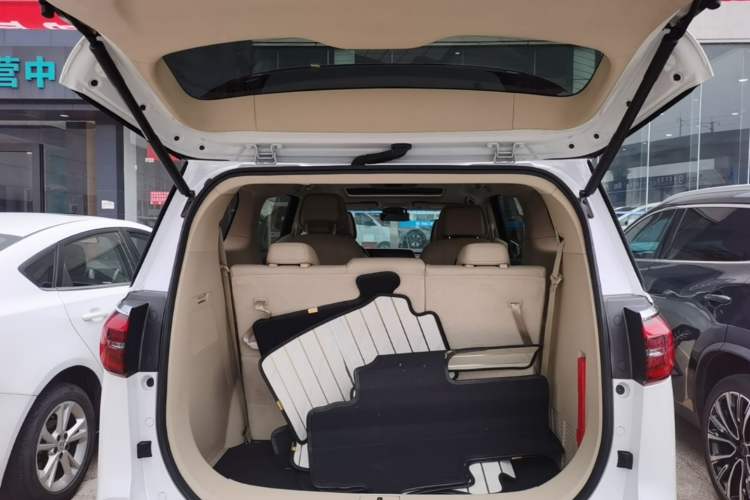 Used Buick GL8 2022 ES Landtrek 653T Luxury Edition Trunk