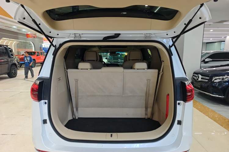 Used Buick GL8 2022 ES Landtrek 653T Luxury Edition Trunk