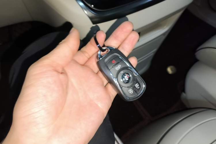 Used Buick GL8 2022 Land Business Class 652T Luxury Model Vehicle Key