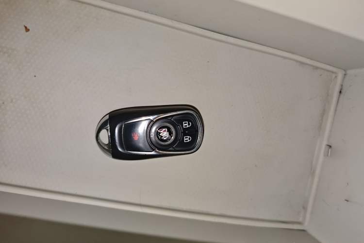 Used Buick GL8 2022 Land Cruiser Executive Class 652T Comfort Model Vehicle Key