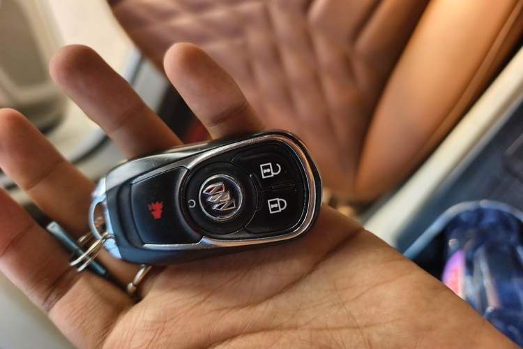 Used Buick GL8 2022 Land Cruiser Executive Class 652T Comfort Model Vehicle Key