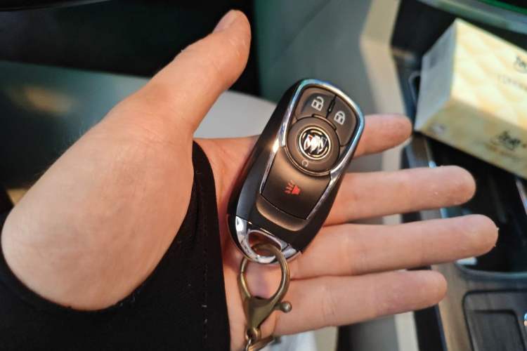 Used Buick GL8 2022 Land Cruiser Executive Class 652T Comfort Model Vehicle Key