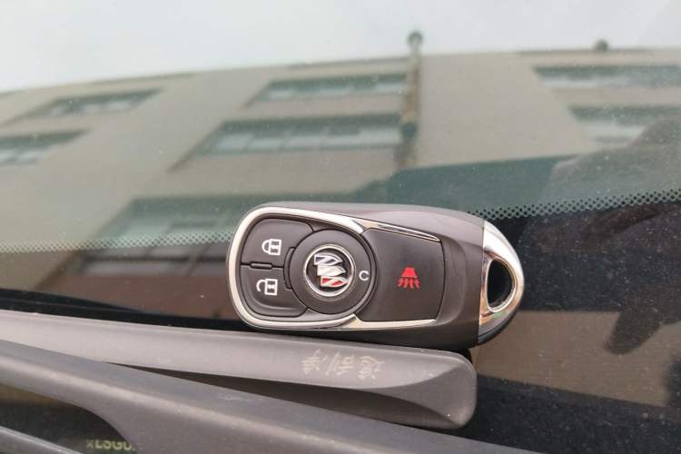 Used Buick GL8 2022 Land Cruiser Executive Class 652T Comfort Model Vehicle Key