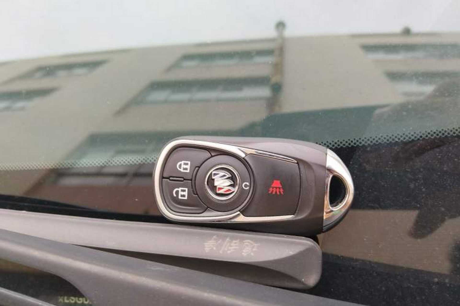 Used Buick GL8 2022 Land Cruiser Executive Class 652T Comfort Model Vehicle Key