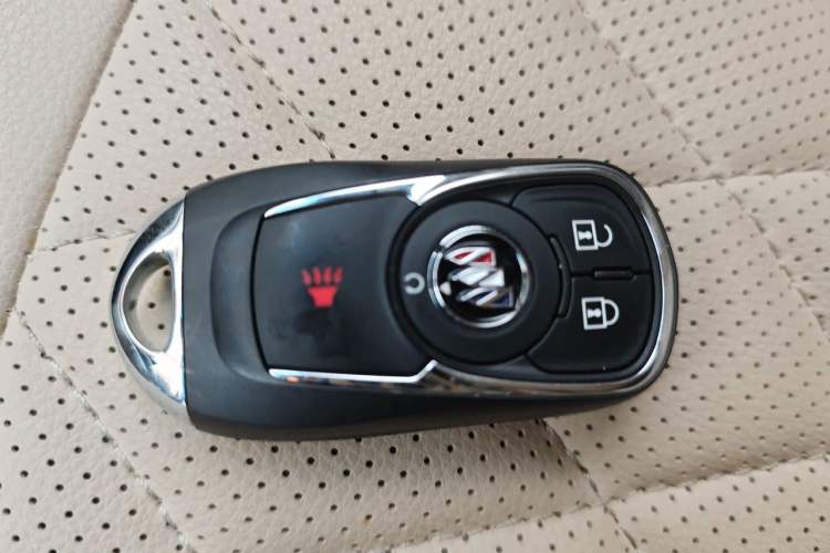 Used Buick GL8 2022 Land Cruiser Executive Class 652T Comfort Model Vehicle Key