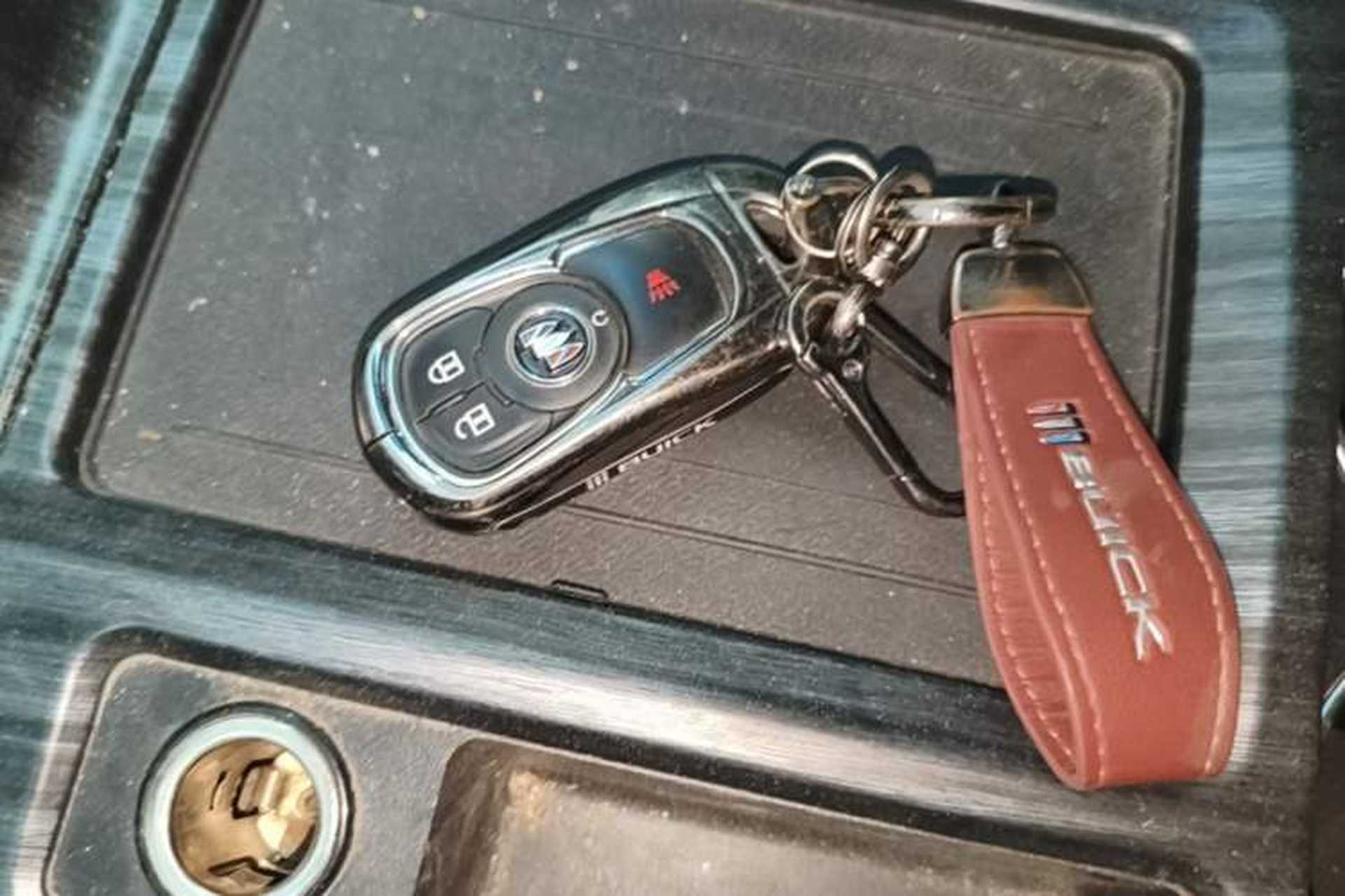 Used Buick GL8 2022 Land Cruiser Executive Class 652T Comfort Model Vehicle Key