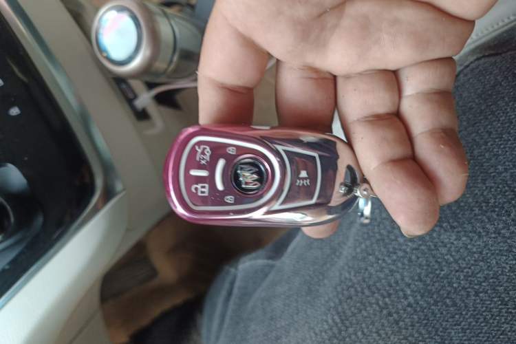Used Buick GL8 2022 Land Cruiser Executive Class 652T Comfort Model Vehicle Key