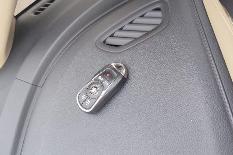 Used Buick GL8 2022 Land Executive Class 652T Prestige Model Vehicle Key