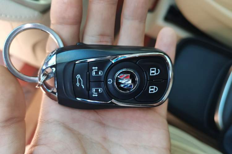 Used Buick GL8 2022 ES Land Cruiser 653T Luxury Model Vehicle Key