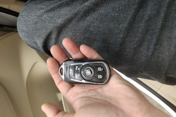 Used Buick GL8 2022 ES Landtrek 653T Luxury Edition Vehicle Key