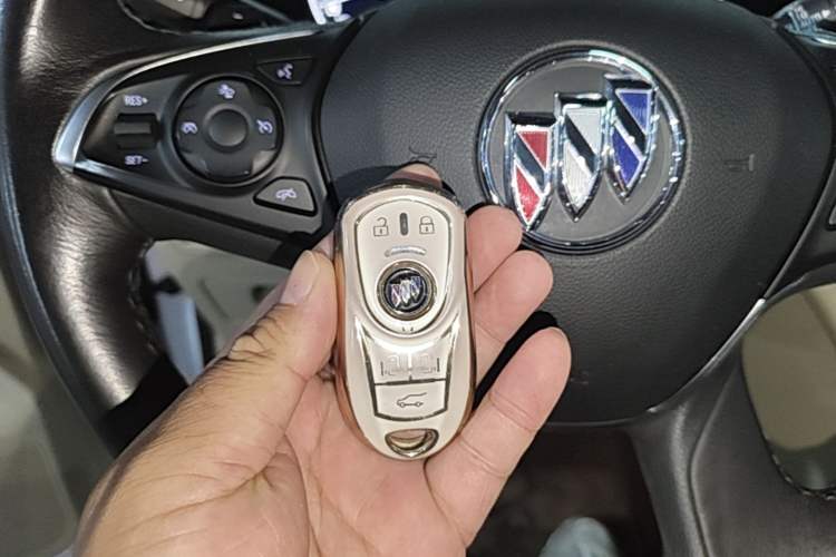 Used Buick GL8 2022 ES Land Cruiser 653T Luxury Model Vehicle Key