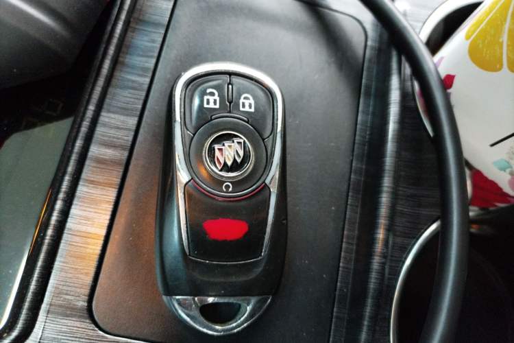 Used Buick GL8 2022 Land Cruiser Executive Class 652T Comfort Model Vehicle Key