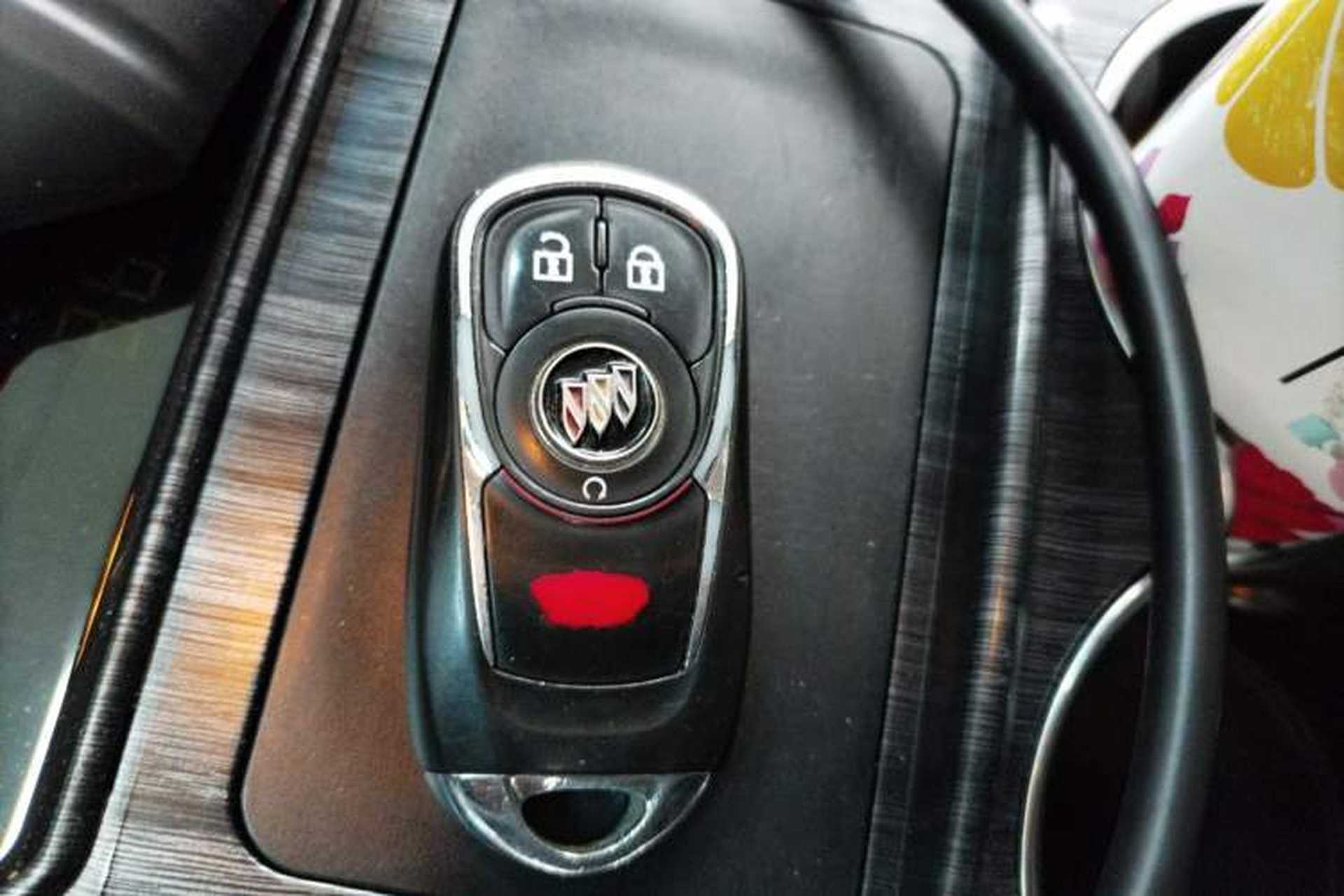 Used Buick GL8 2022 Land Cruiser Executive Class 652T Comfort Model Vehicle Key