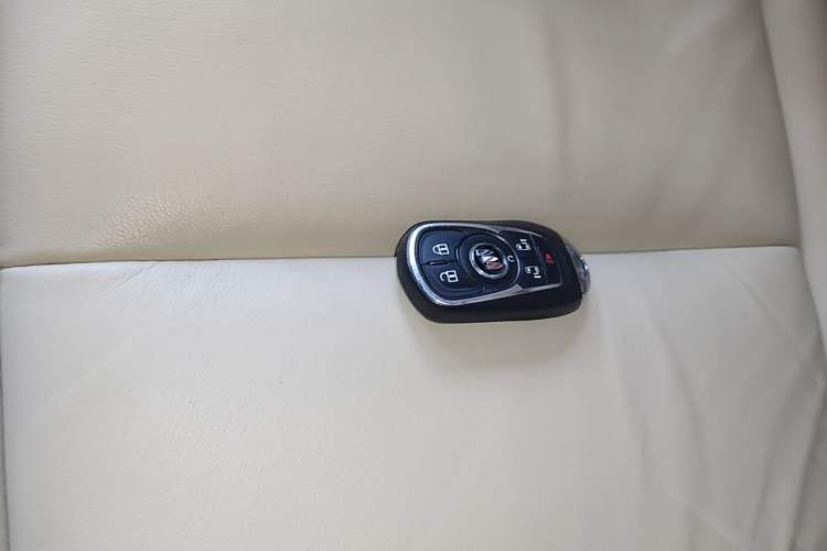 Used Buick GL8 2022 ES Landtrek 653T Luxury Edition Vehicle Key