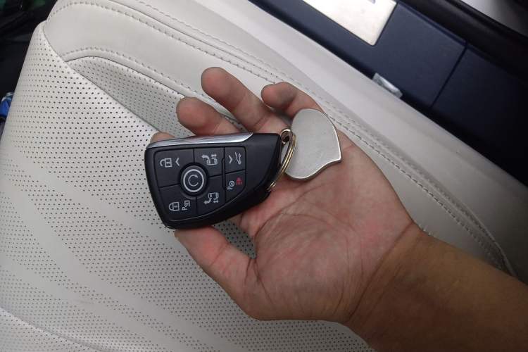 Used Buick GL8 2022 Facelift Avenir Aivia Six-Seat Deluxe Edition Vehicle Key