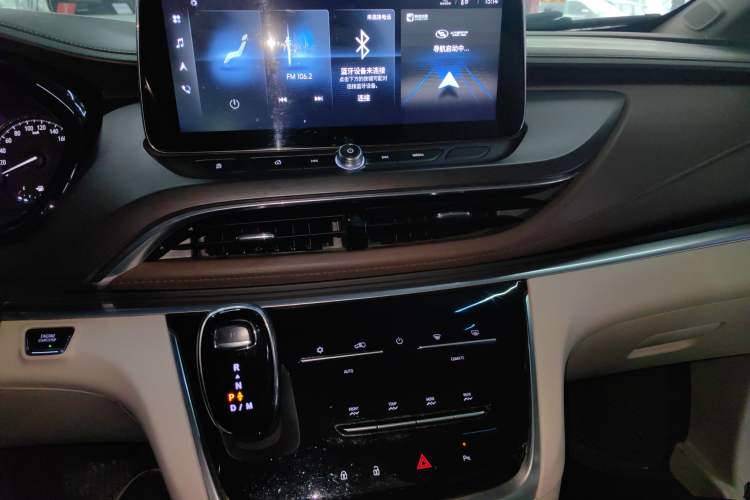 Used Buick GL8 2022 Land Business Class 652T Luxury Model Audio And AC Panel