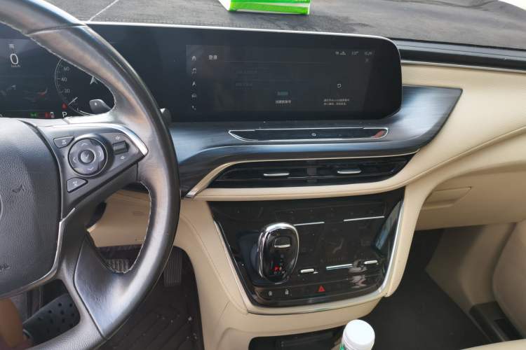 Used Buick GL8 2022 ES Land Cruiser 653T Luxury Model Audio And AC Panel