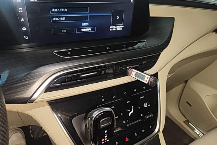 Used Buick GL8 2022 ES Landtrek 653T Flagship Model Audio And AC Panel