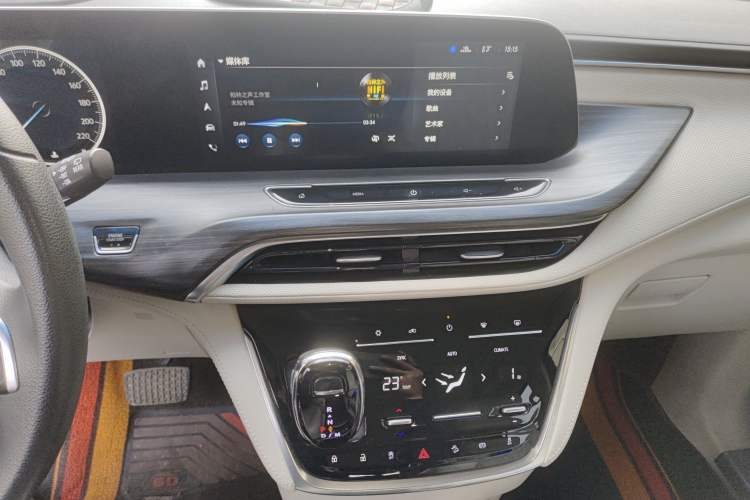 Used Buick GL8 2022 ES Landtrek 653T Comfort Edition Audio And AC Panel