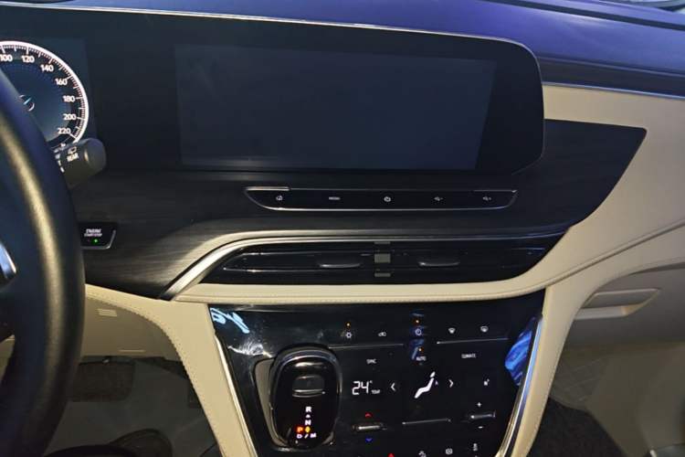 Used Buick GL8 2022 ES Landtrek 653T Comfort Edition Audio And AC Panel